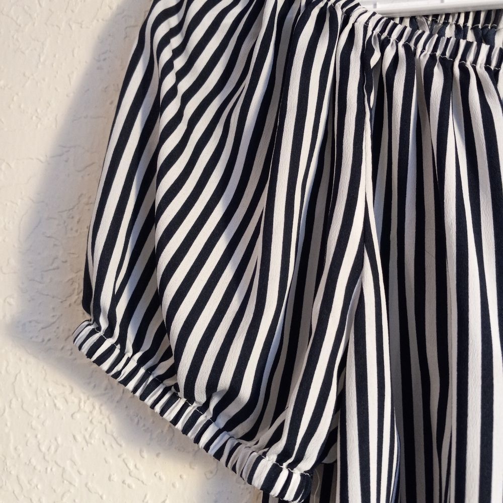 Chico's Capped Sleeve Blouse - Picture 4 of 7